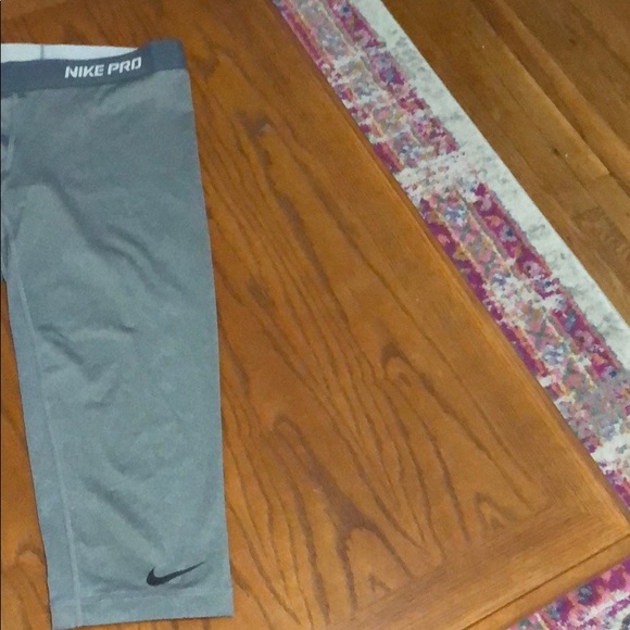 Sold! Nike Pro DRI-FIT light gray crop pants - Picture 2 of 3